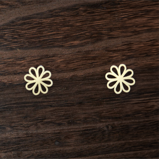 Daisy Flatback Screw-on Stud Earrings with Waterproof Matte Finish Titanium Steel